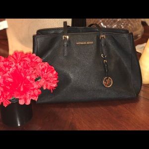 Michael Kors medium jet set tote